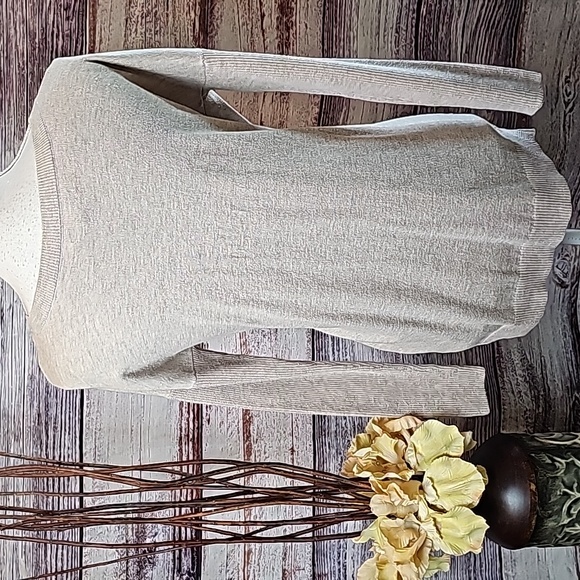 AMERICAN EAGLE TAN LONG SLEEVE LIGHT WEIGHT V NECK PULLOVER SWEATER - Picture 5 of 12